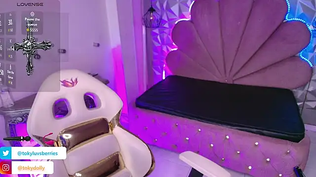 Snapshot of toky_doll chatting on 10, 10, 2025 toky doll online show from 10, 10, 2025