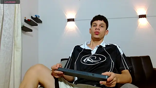 Snapshot of jeff_ross chatting on 7, 6, 2026 jeff ross online show from 7, 6, 2026