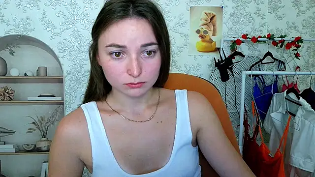  Barbie Kiss  online show from 15, 10, 2025