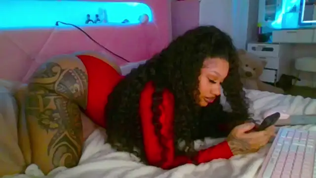 Snapshot of XenaIsland chatting on 4, 4, 2026 XenaIsland online show from 4, 4, 2026