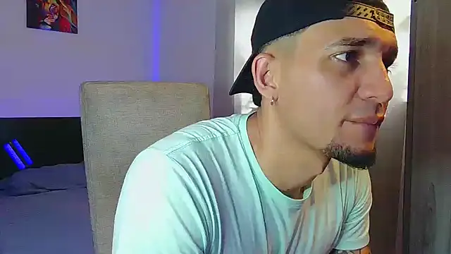 Snapshot of Jeff_Kent2 chatting on 8, 11, 2025 Jeff Kent2 online show from 8, 11, 2025