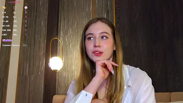 LoraineLuff online show from 29, 1, 2025