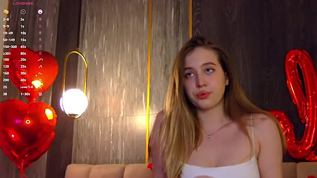 LoraineLuff online show from 21, 2, 2025