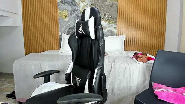 Snapshot of Danna_topless chatting on 31, 1, 2025 Danna topless online show from 31, 1, 2025