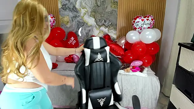 Snapshot of Danna_topless chatting on 10, 2, 2025 Danna topless online show from 10, 2, 2025