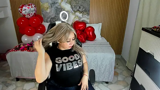 Snapshot of Danna_topless chatting on 3, 3, 2025 Danna topless online show from 3, 3, 2025