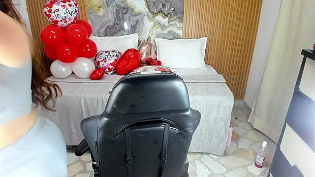 Snapshot of Danna_topless chatting on 4, 3, 2025 Danna topless online show from 4, 3, 2025