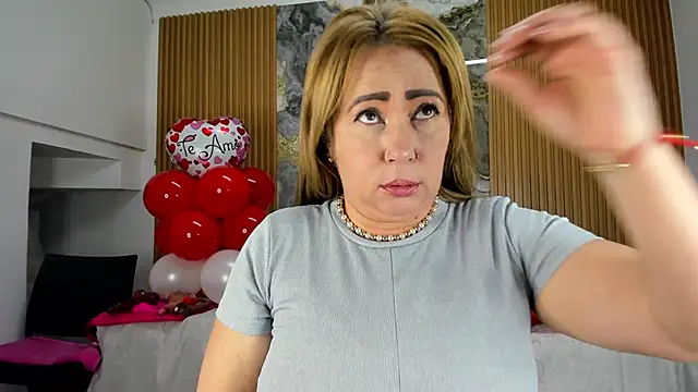 Snapshot of Danna_topless chatting on 10, 3, 2025 Danna topless online show from 10, 3, 2025