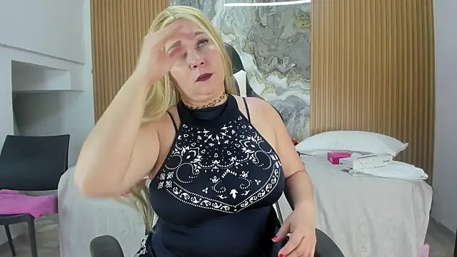 Snapshot of Danna_topless chatting on 11, 9, 2025 Danna topless online show from 11, 9, 2025