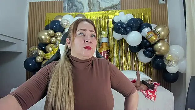 Snapshot of Danna_topless chatting on 19, 9, 2025 Danna topless online show from 19, 9, 2025