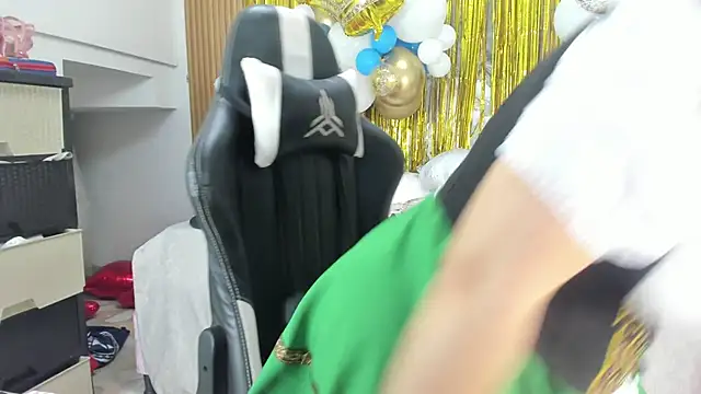 Snapshot of Danna_topless chatting on 23, 9, 2025 Danna topless online show from 23, 9, 2025