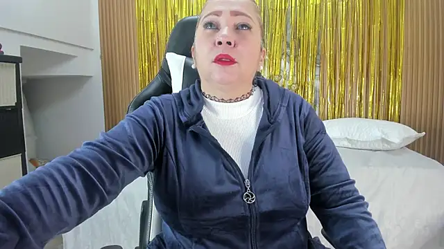 Snapshot of Danna_topless chatting on 17, 10, 2025 Danna topless online show from 17, 10, 2025