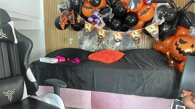 Snapshot of Danna_topless chatting on 22, 10, 2025 Danna topless online show from 22, 10, 2025