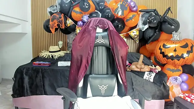 Snapshot of Danna_topless chatting on 25, 10, 2025 Danna topless online show from 25, 10, 2025