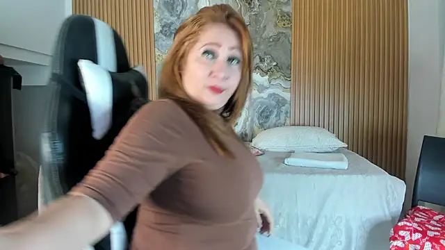 Snapshot of Danna_topless chatting on 19, 11, 2025 Danna topless online show from 19, 11, 2025