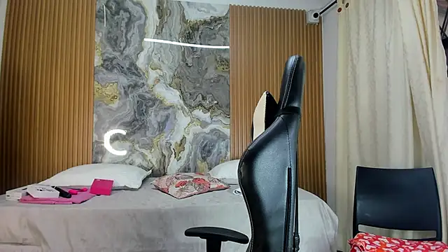 Snapshot of Danna_topless chatting on 21, 11, 2025 Danna topless online show from 21, 11, 2025