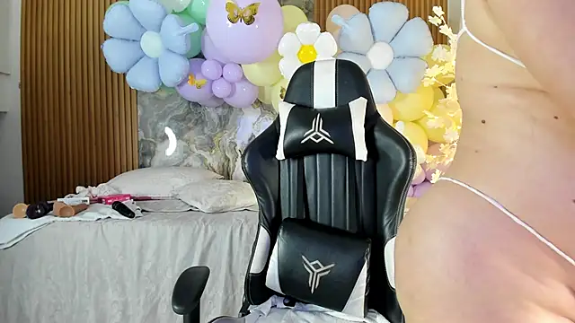 Danna topless online show from 31, 3, 2026