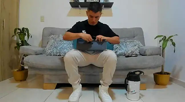 julian wallace online show from 24, 1, 2025