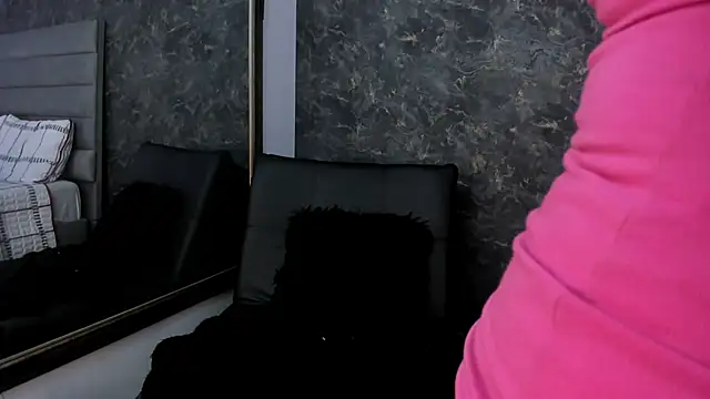 Bella Evans  online show from 22, 1, 2025