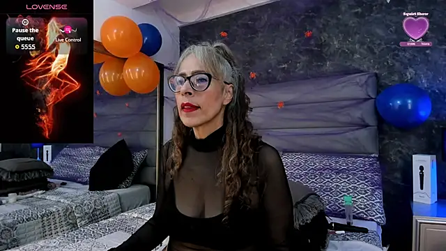 Bella Evans  online show from 29, 10, 2025