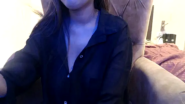 Snapshot of chhui_mui chatting on 3, 3, 2025 chhui mui online show from 3, 3, 2025