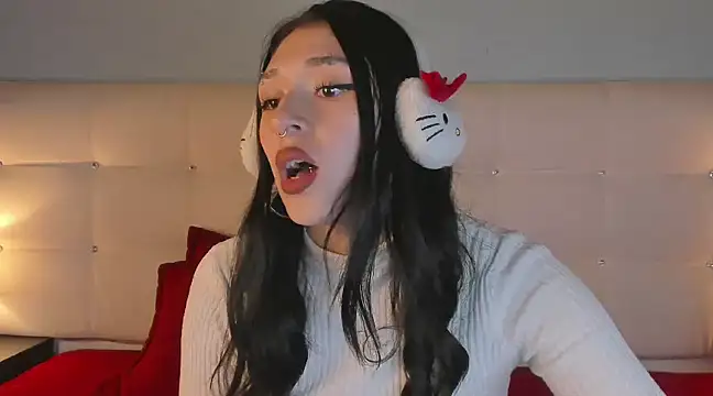 Snapshot of Zowi_Hottiee chatting on 5, 3, 2025 Zowi Hottiee online show from 5, 3, 2025