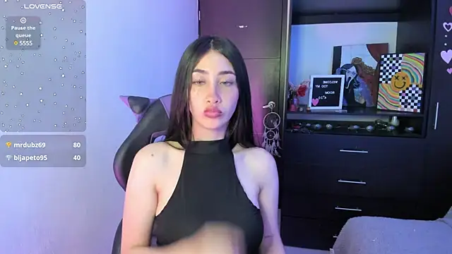 Snapshot of Emilytafur chatting on 11, 1, 2025 Emilytafur online show from 11, 1, 2025
