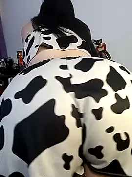 Snapshot of l1la_Rav3n chatting on 2, 1, 2025 l1la Rav3n online show from 2, 1, 2025