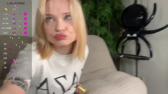 Snapshot of dollfromvenus chatting on 1, 11, 2025 dollfromvenus online show from 1, 11, 2025