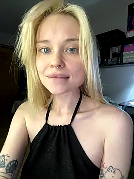 Snapshot of dollfromvenus chatting on 15, 11, 2025 dollfromvenus online show from 15, 11, 2025