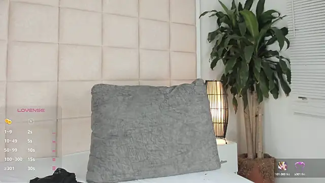 Snapshot of Nia_Bunny chatting on 27, 1, 2025 Nia Bunny online show from 27, 1, 2025