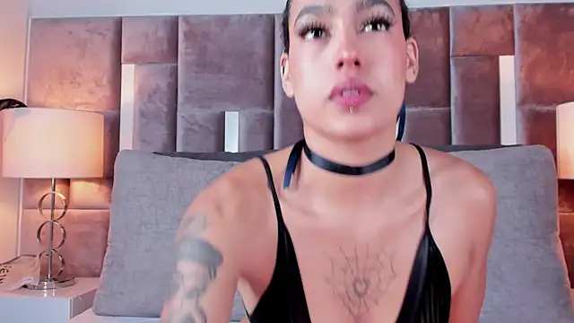 Snapshot of Nia_Bunny chatting on 5, 11, 2025 Nia Bunny online show from 5, 11, 2025