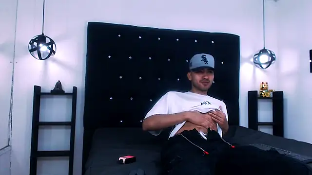 Snapshot of Liam_crox chatting on 15, 12, 2024 Liam crox online show from 15, 12, 2024