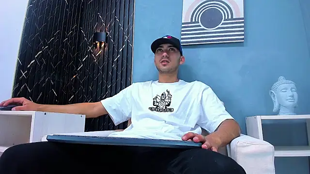 Snapshot of Liam_crox chatting on 2, 1, 2025 Liam crox online show from 2, 1, 2025