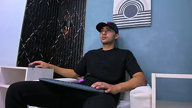 Snapshot of Liam_crox chatting on 14, 1, 2025 Liam crox online show from 14, 1, 2025