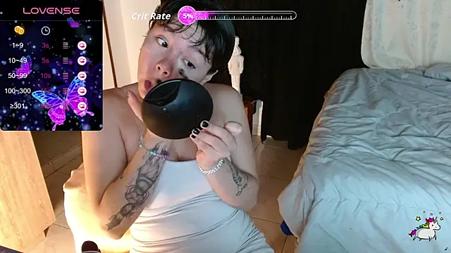 TRIXIE TANG28 online show from 16, 12, 2025