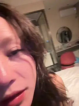 Krismil3 online show from 13, 4, 2026