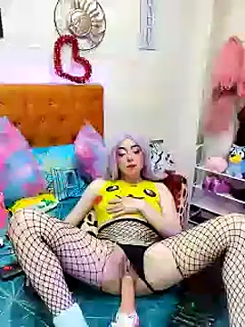 Snapshot of Yennastone chatting on 4, 12, 2024 Yennastone online show from 4, 12, 2024