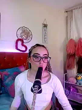 Snapshot of Yennastone chatting on 4, 1, 2025 Yennastone online show from 4, 1, 2025