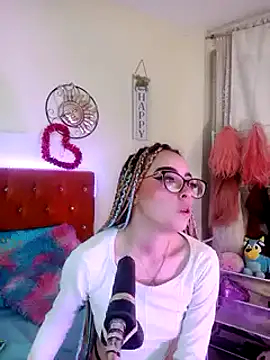 Snapshot of Yennastone chatting on 5, 1, 2025 Yennastone online show from 5, 1, 2025