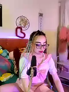 Snapshot of Yennastone chatting on 9, 1, 2025 Yennastone online show from 9, 1, 2025