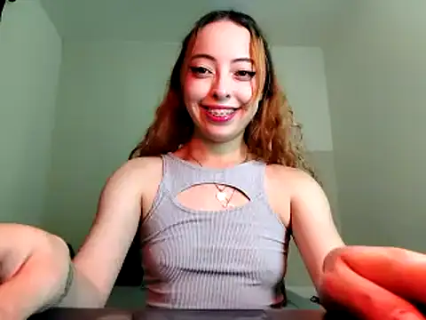 Snapshot of Yennastone chatting on 2, 2, 2025 Yennastone online show from 2, 2, 2025