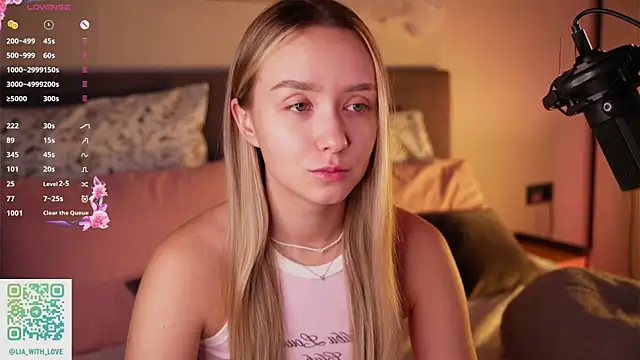 HollisBeckett online show from 11, 11, 2025