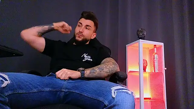 MightyAaron66 online show from 6, 2, 2025