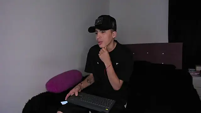 Snapshot of HeellBoy_ chatting on 6, 4, 2026 HeellBoy online show from 6, 4, 2026