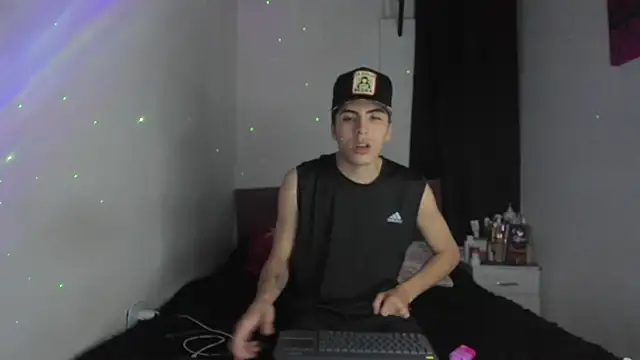 Snapshot of HeellBoy_ chatting on 30, 4, 2026 HeellBoy online show from 30, 4, 2026