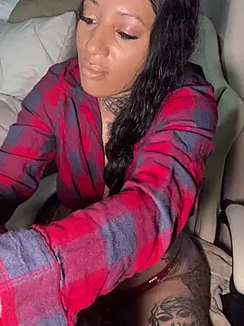 CrownedNyaries online show from 8, 1, 2025