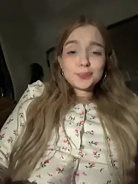Snapshot of Baby_Tiny chatting on 2, 1, 2025 Baby Tiny online show from 2, 1, 2025