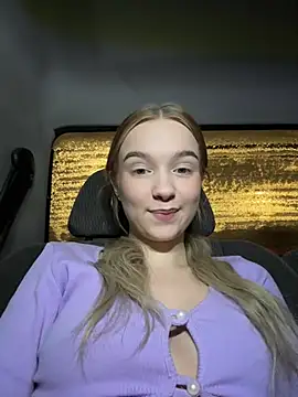 Snapshot of Baby_Tiny chatting on 5, 1, 2025 Baby Tiny online show from 5, 1, 2025