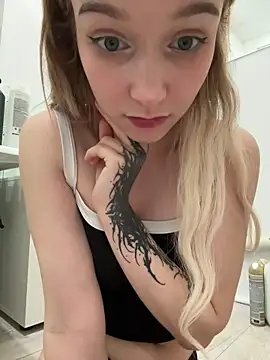 Snapshot of Baby_Tiny chatting on 1, 2, 2025 Baby Tiny online show from 1, 2, 2025